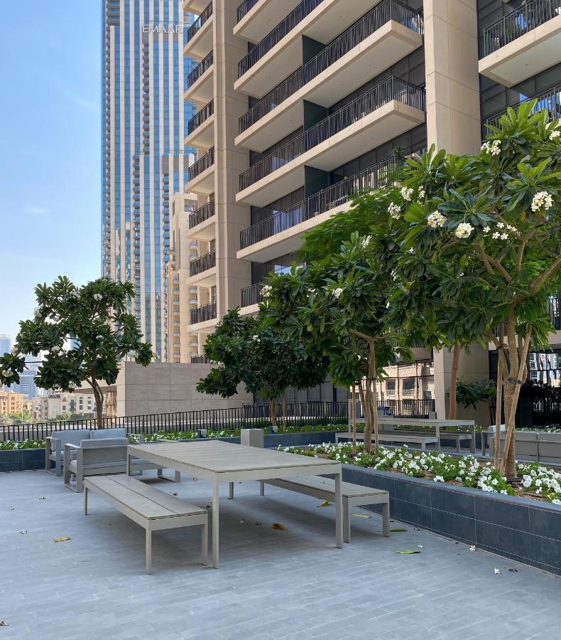 דובאי Higuests - Elegant Apt With Terrace Minutes From Burj Khalifa מראה חיצוני תמונה