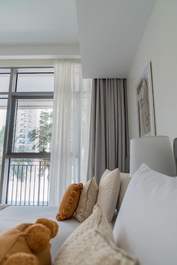 דובאי Higuests - Elegant Apt With Terrace Minutes From Burj Khalifa מראה חיצוני תמונה