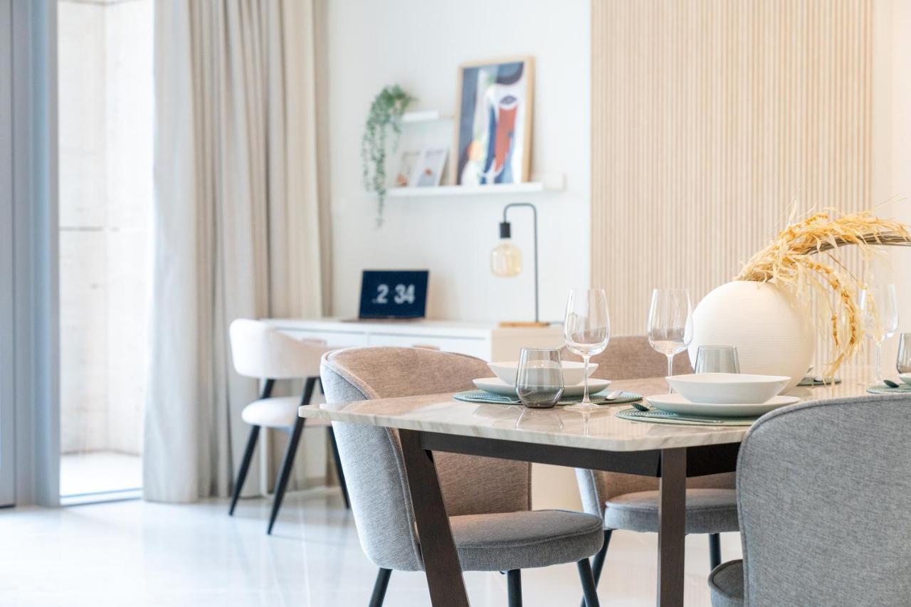 דובאי Higuests - Elegant Apt With Terrace Minutes From Burj Khalifa מראה חיצוני תמונה